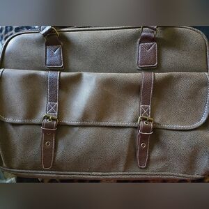 Elegant Tan Leather Duffel Bag